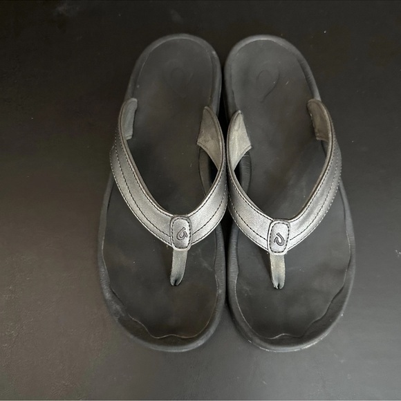 OLUKAI Ohana Pewter Faux Leather Flip Flop Sandals Shoes Women’s Size 9 Summer - Picture 8 of 8